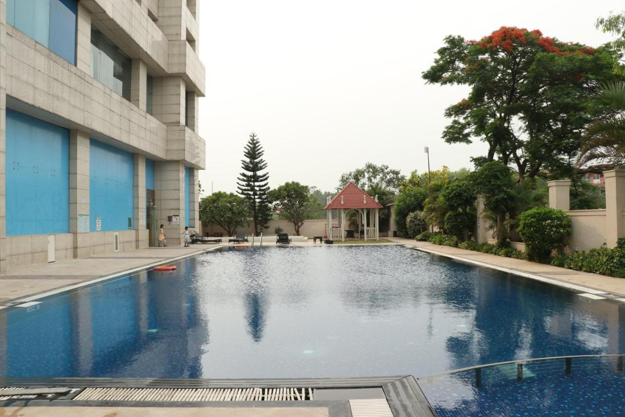 Holiday Inn Chandigarh Panchkula, An Ihg Hotel Eksteriør bilde Swimming pool at the hotel