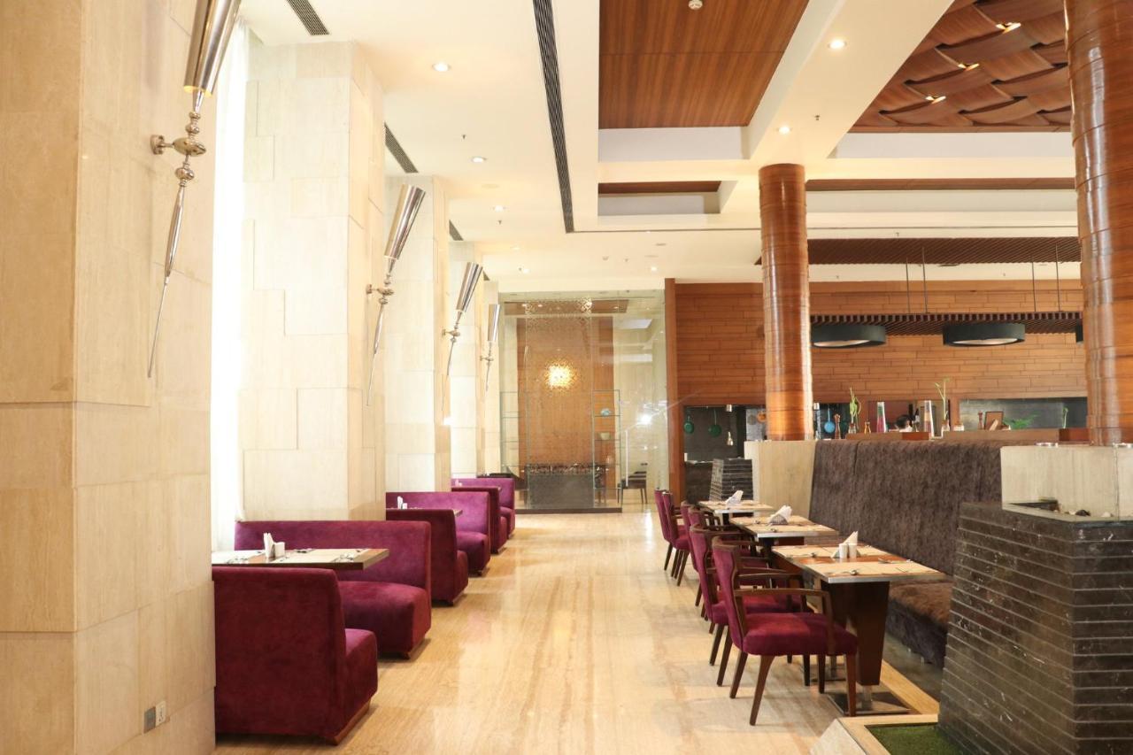 Holiday Inn Chandigarh Panchkula, An Ihg Hotel Eksteriør bilde The interior of the restaurant
