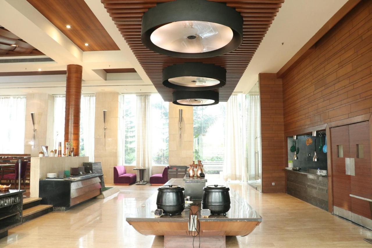 Holiday Inn Chandigarh Panchkula, An Ihg Hotel Eksteriør bilde The interior of the hotel