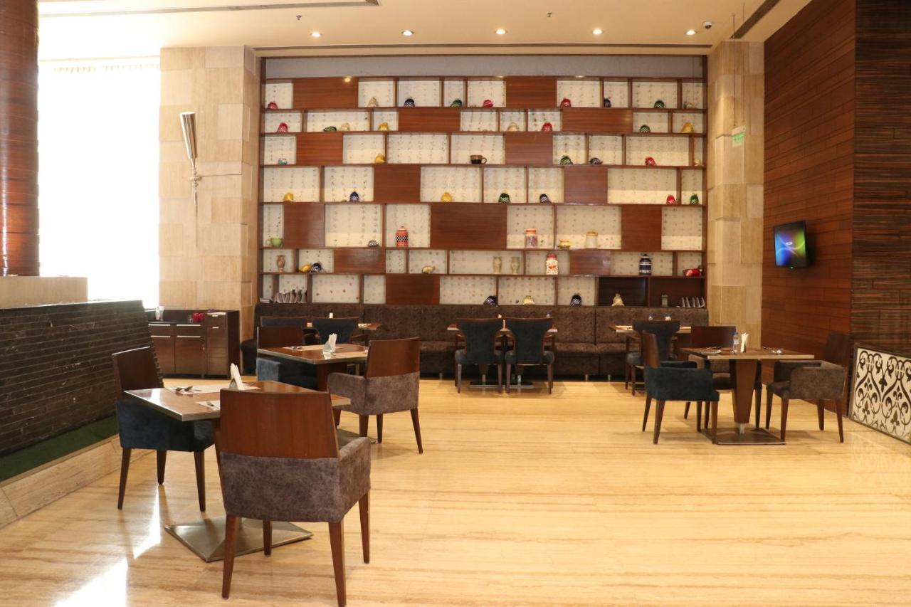 Holiday Inn Chandigarh Panchkula, An Ihg Hotel Eksteriør bilde The lounge at the airport