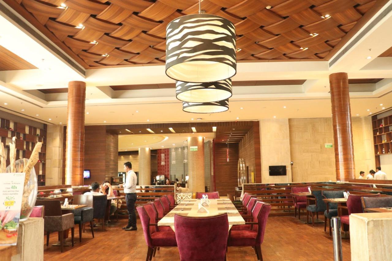 Holiday Inn Chandigarh Panchkula, An Ihg Hotel Eksteriør bilde The interior of the restaurant