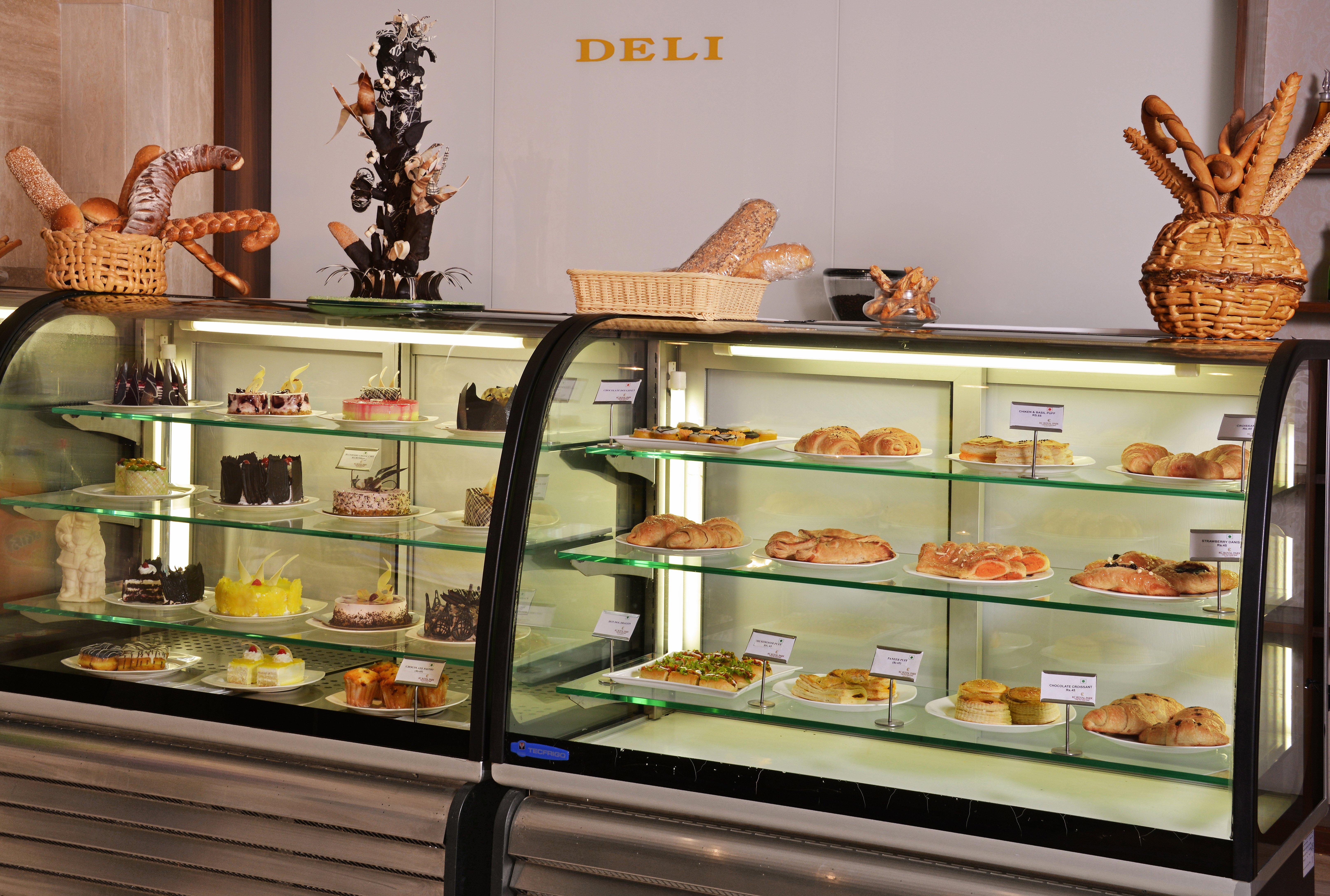 Holiday Inn Chandigarh Panchkula, An Ihg Hotel Eksteriør bilde A display case of pastries