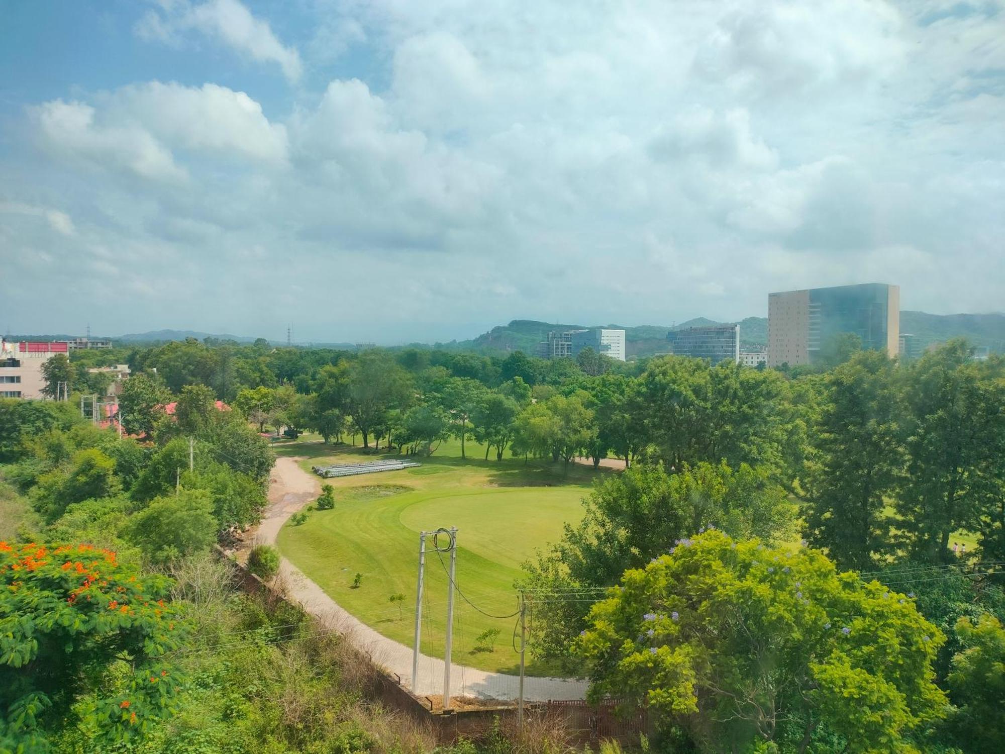 Holiday Inn Chandigarh Panchkula, An Ihg Hotel Eksteriør bilde View of the campus