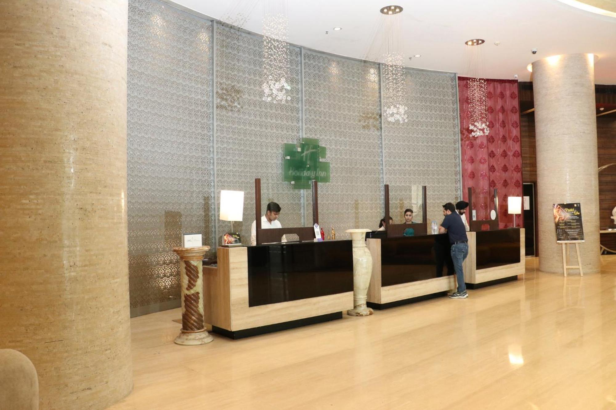 Holiday Inn Chandigarh Panchkula, An Ihg Hotel Eksteriør bilde The lobby of the hotel