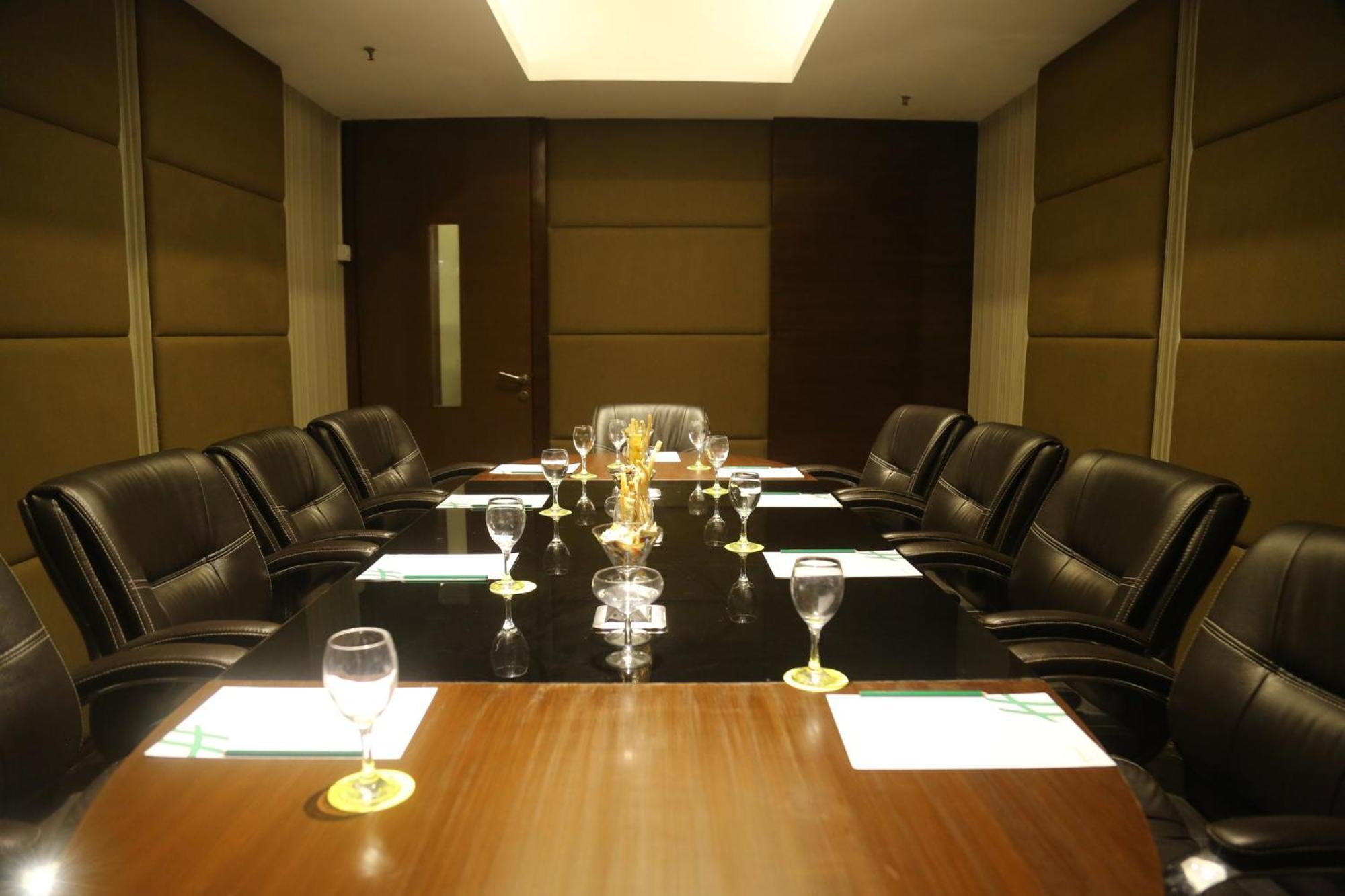 Holiday Inn Chandigarh Panchkula, An Ihg Hotel Eksteriør bilde A boardroom