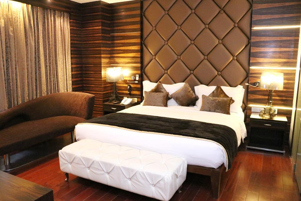 Holiday Inn Chandigarh Panchkula, An Ihg Hotel Eksteriør bilde A bedroom at the Taj Bengal